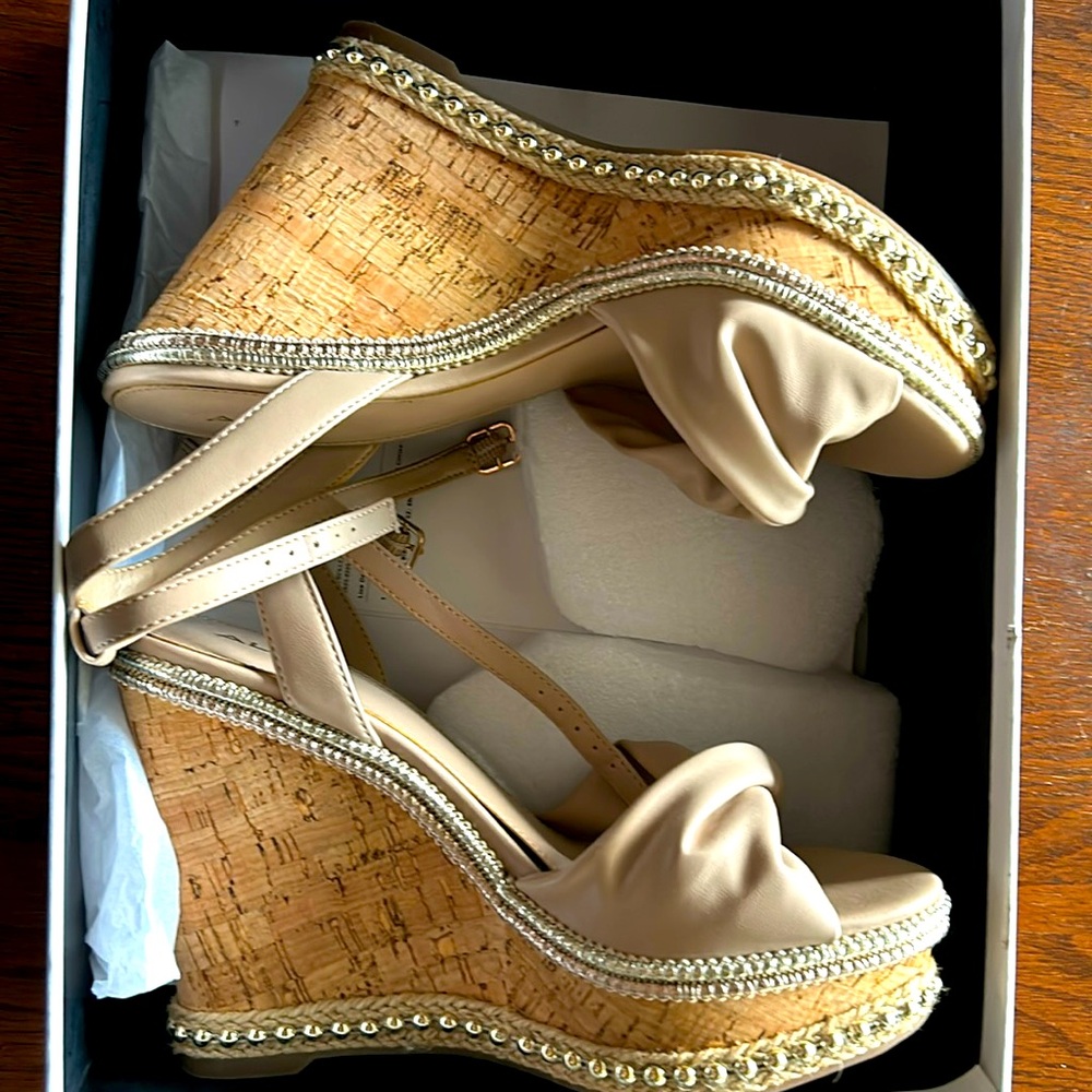 Aldo taupe Wedges